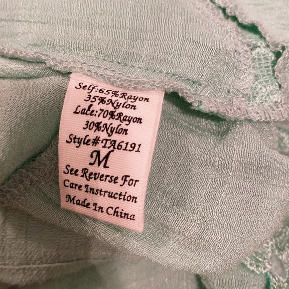 Green BOHO floral top M - Picture 3 of 4